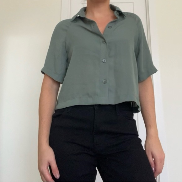twik Tops - NWOT Cropped Blouse